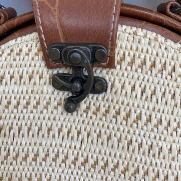 Vintage Y2K Mini Purse Woven Straw Bag Taco Shaped Top Handle Metal Loop Lock - Picture 8 of 13